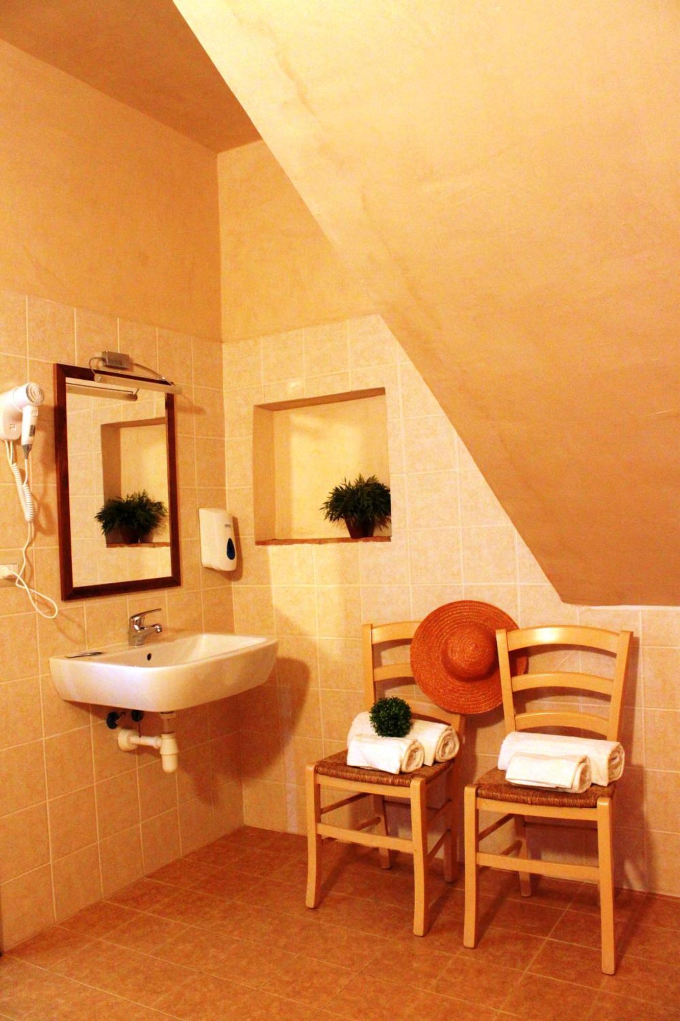 Ostello Contessa Ava Dei Lambardi Monteriggioni Buitenkant foto